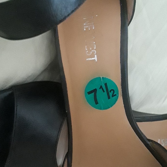 Shoes - Picture 3 of 7